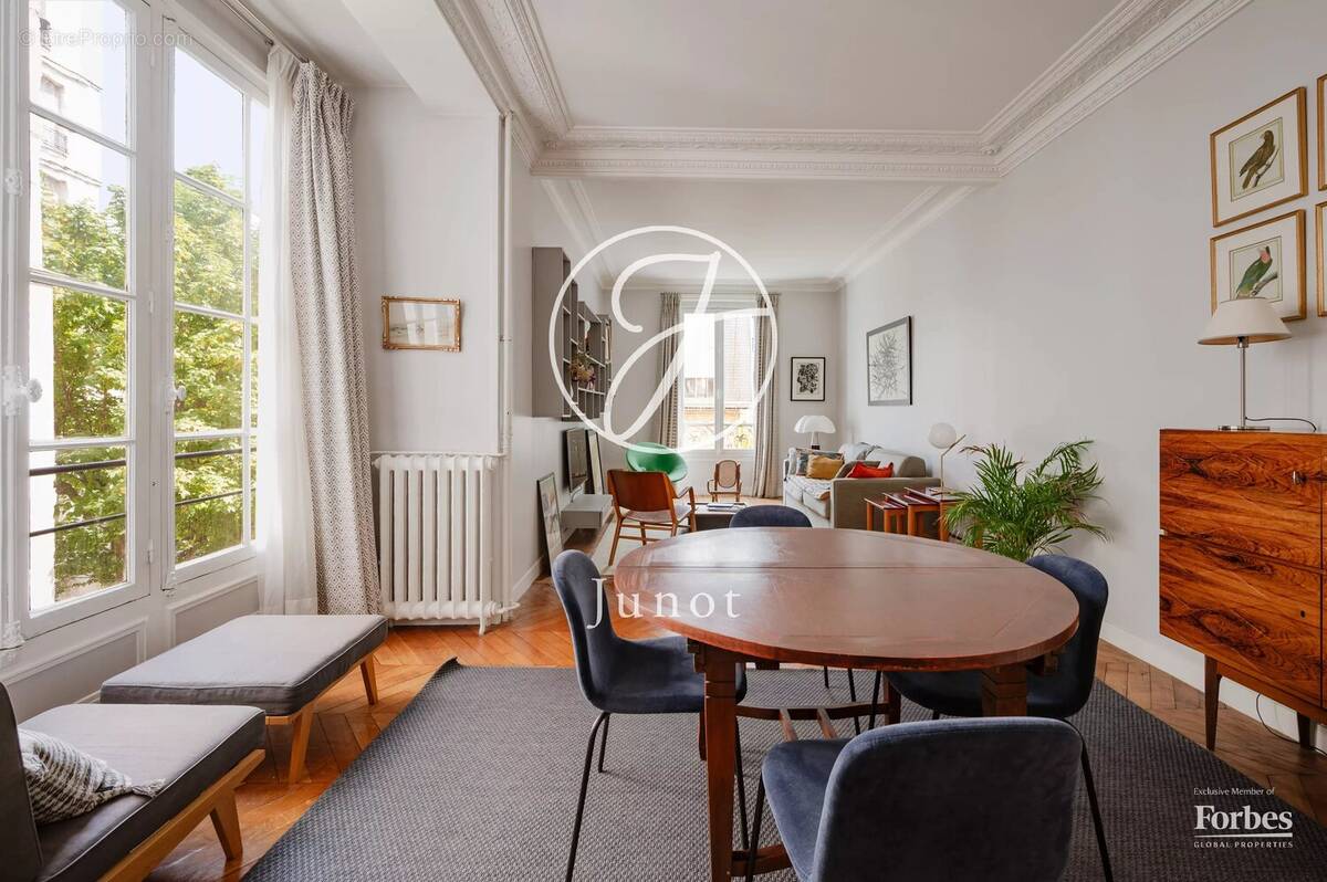 Appartement à PARIS-16E