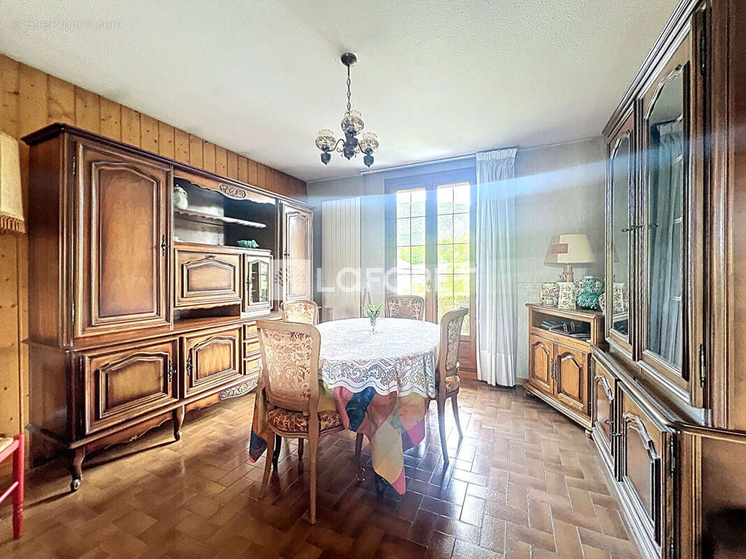 Maison à CHALLES-LES-EAUX