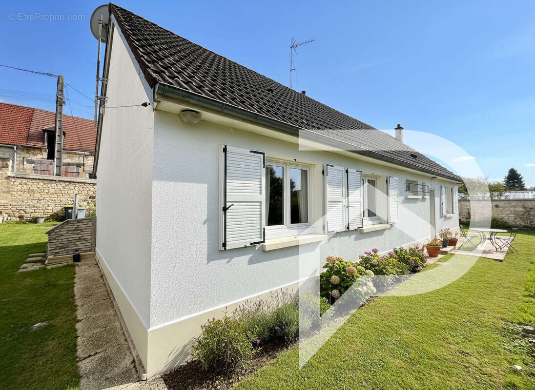 Maison à ESTREES-SAINT-DENIS