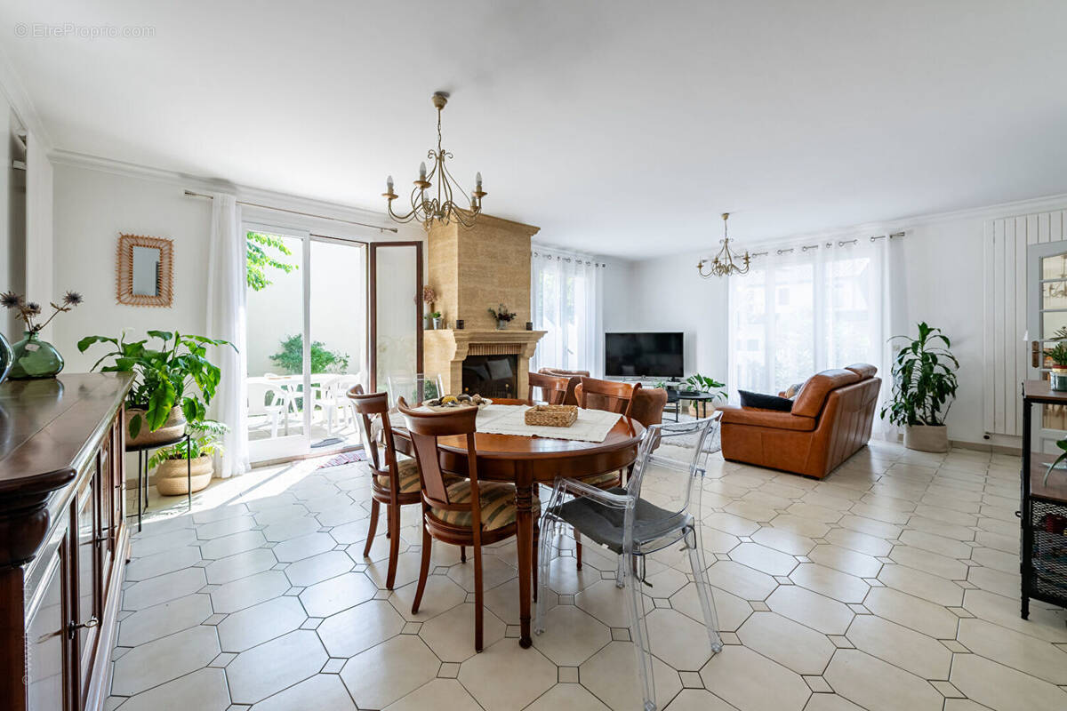 Maison à CHAMPIGNY-SUR-MARNE