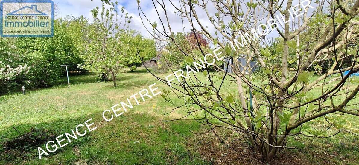 BOURGES, proche EMB. Grande maison familiale d'environ 300 m² avec 7 chambres DPE D - photo 7