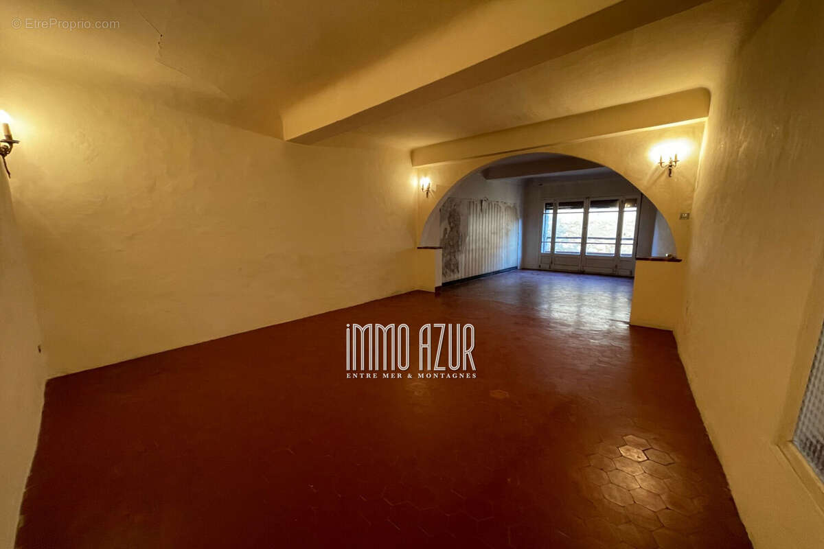 Appartement à TOURRETTES-SUR-LOUP