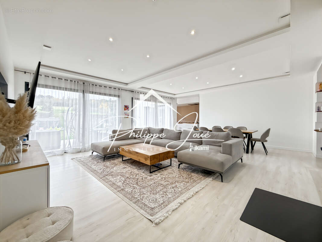 Maison à COURTOIS-SUR-YONNE