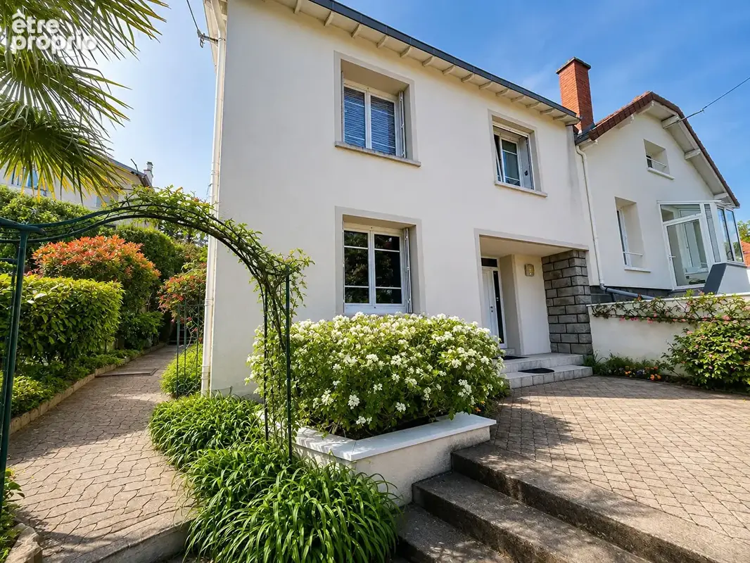 Royat - Maison avec panorama, jardin, terrasses et spa / 7 Pièces principales / 185 m² / Parcelle 942 m² - photo 3