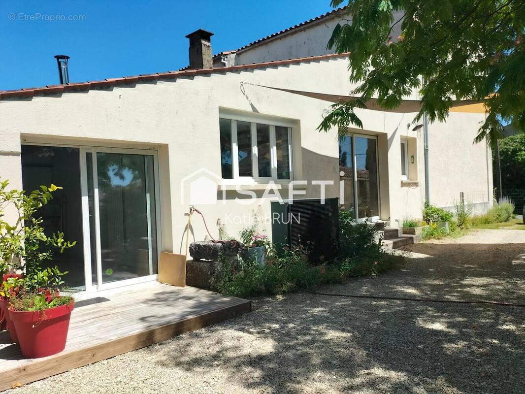 Photo 1 - Maison à CORME-ROYAL