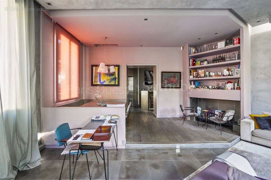 Appartement à PARIS-16E