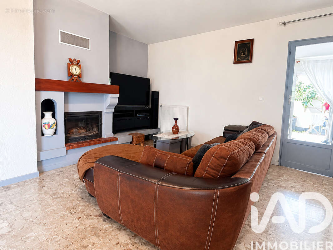 Maison 152 m² à Sainte-Eulalie  - photo 3