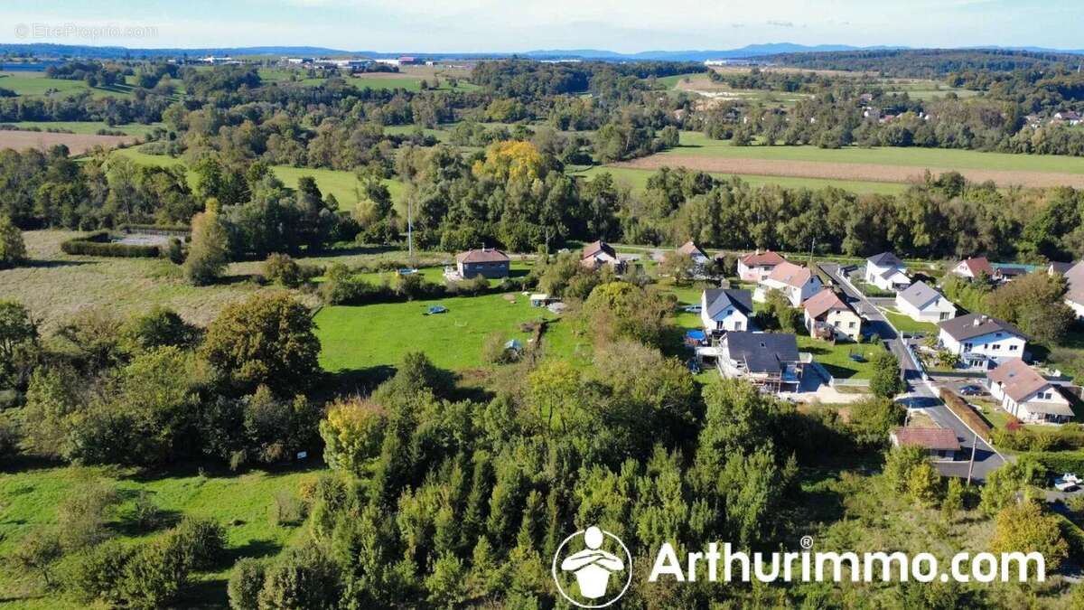 Terrain à FESCHES-LE-CHATEL