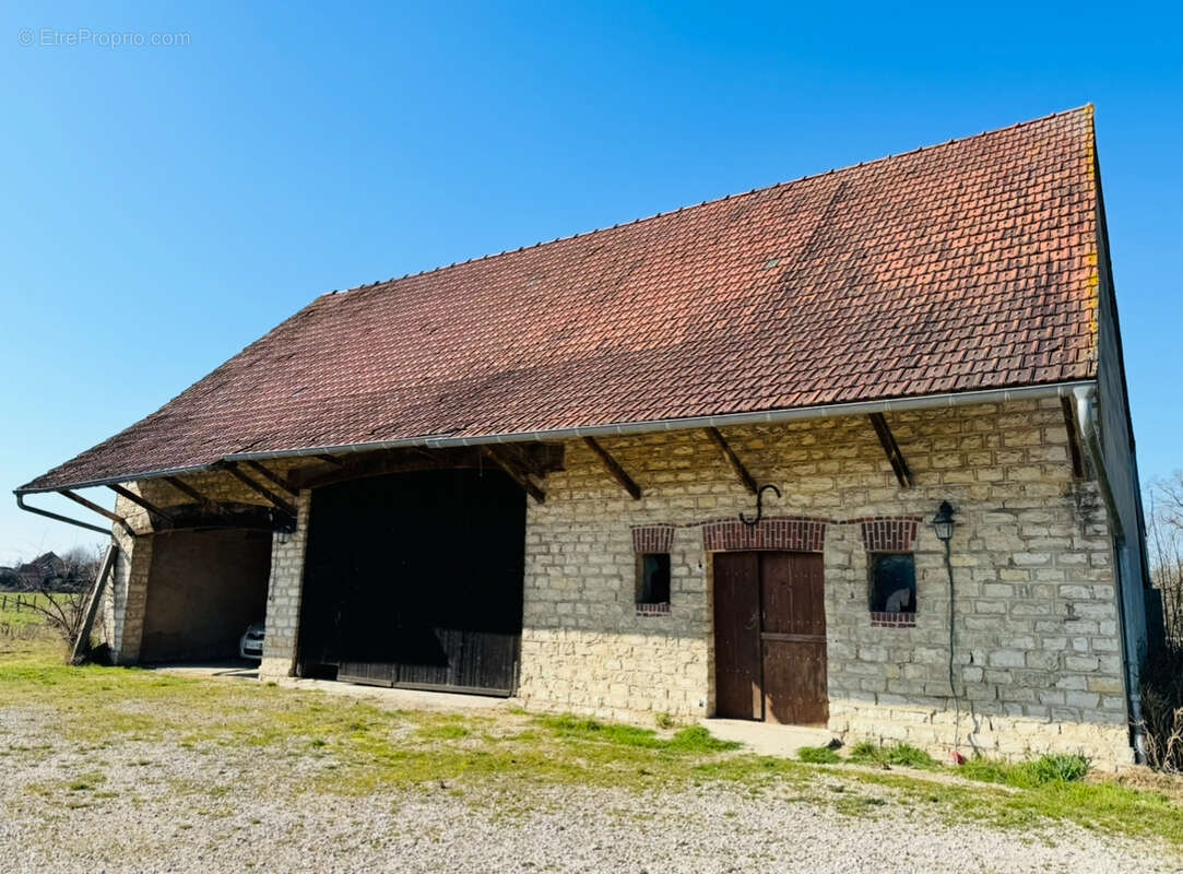 Maison à LA CHAPELLE-SAINT-SAUVEUR