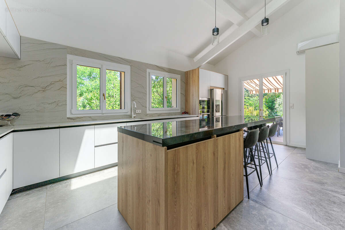 Maison à CHARBONNIERES-LES-BAINS