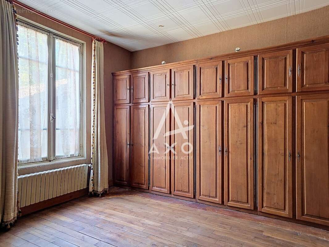 A Vendre à AMILLY  Maison de charme avec séjour cathédrale et dépendance de plus de 70 m² - photo 8