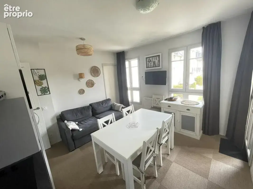 T2 + cabine 34 m² avec balcon – Dans un Château avec piscine - photo 5