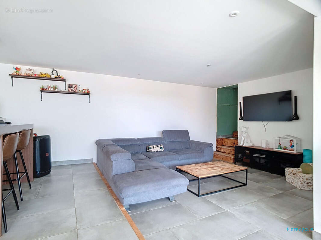 Maison à MEYRIEU-LES-ETANGS