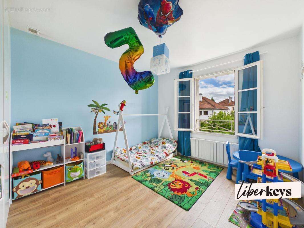 Maison à LES CLAYES-SOUS-BOIS