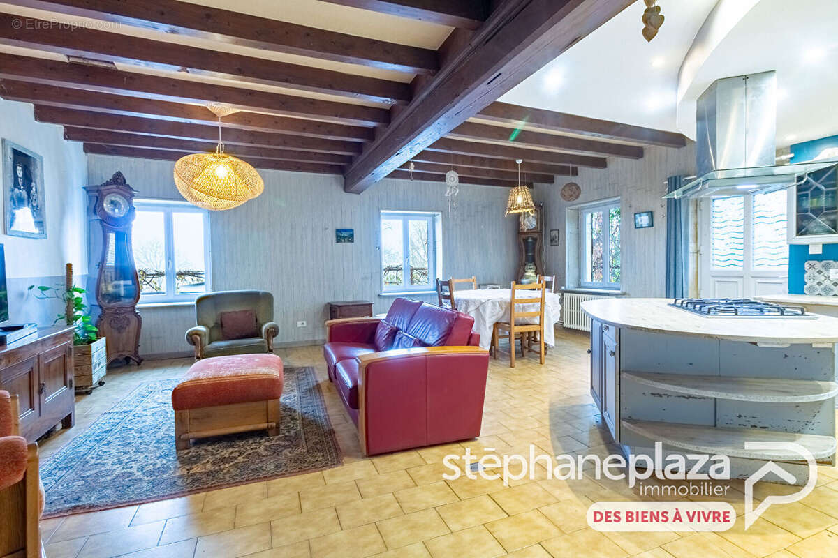 Maison à VILLIE-MORGON