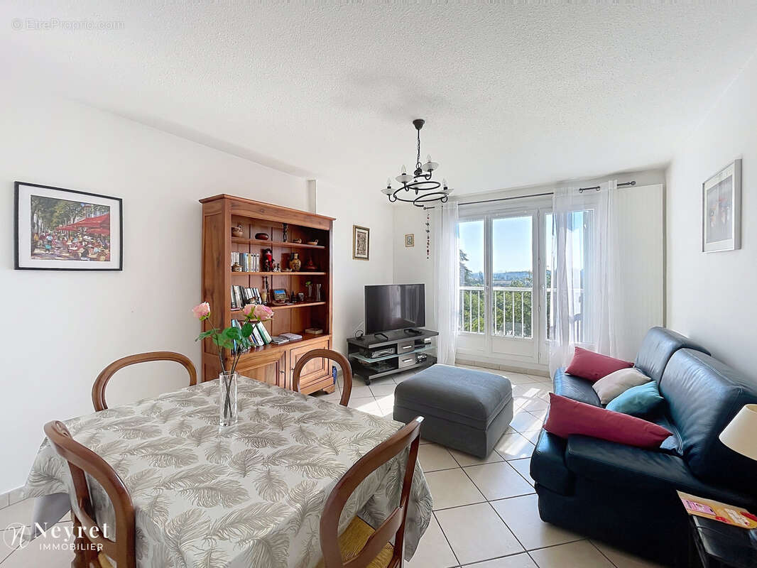 Appartement à SAINT-GENIS-LAVAL