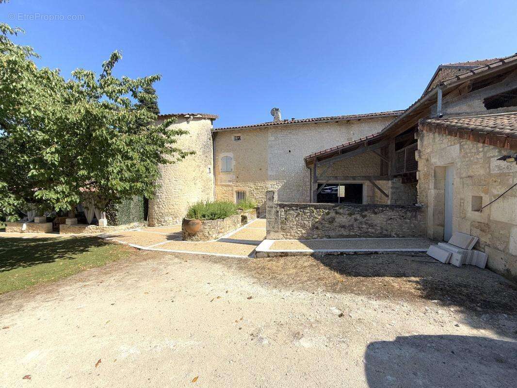 Maison à CHARRAS