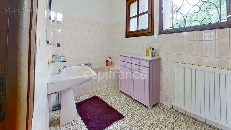 Maison 4 chambres - 1 bureau - dépendances - terrain clos 22 694m2 à MEILHAN SUR GARONNE (47) - photo 14