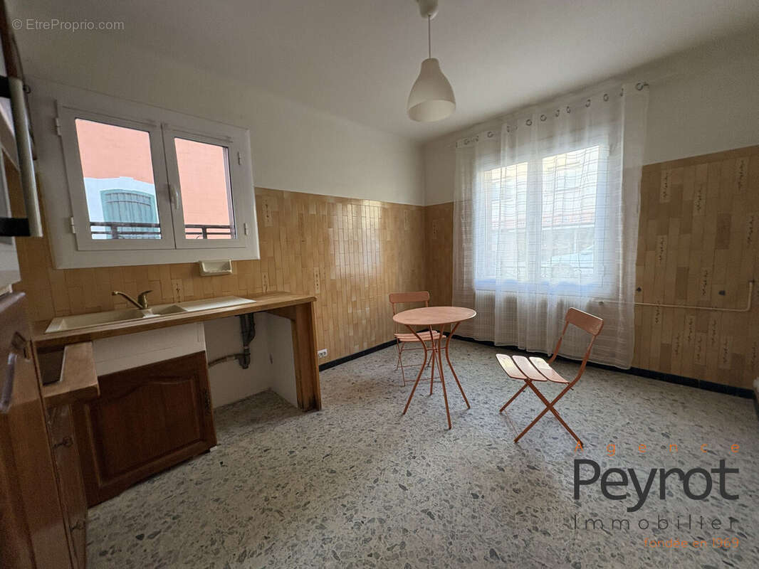 Maison à SAINT-LAURENT-DE-LA-SALANQUE