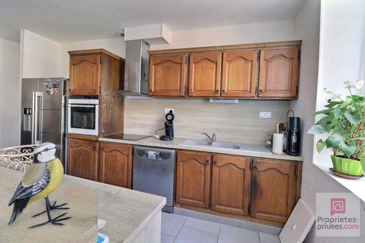 Deux Maisons 7 pièces dont 1 entièrement rénovée avec garage, dépendances + une autre maison attenante à rénover totalement - photo 5