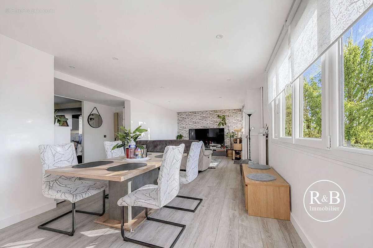 Appartement à LES CLAYES-SOUS-BOIS