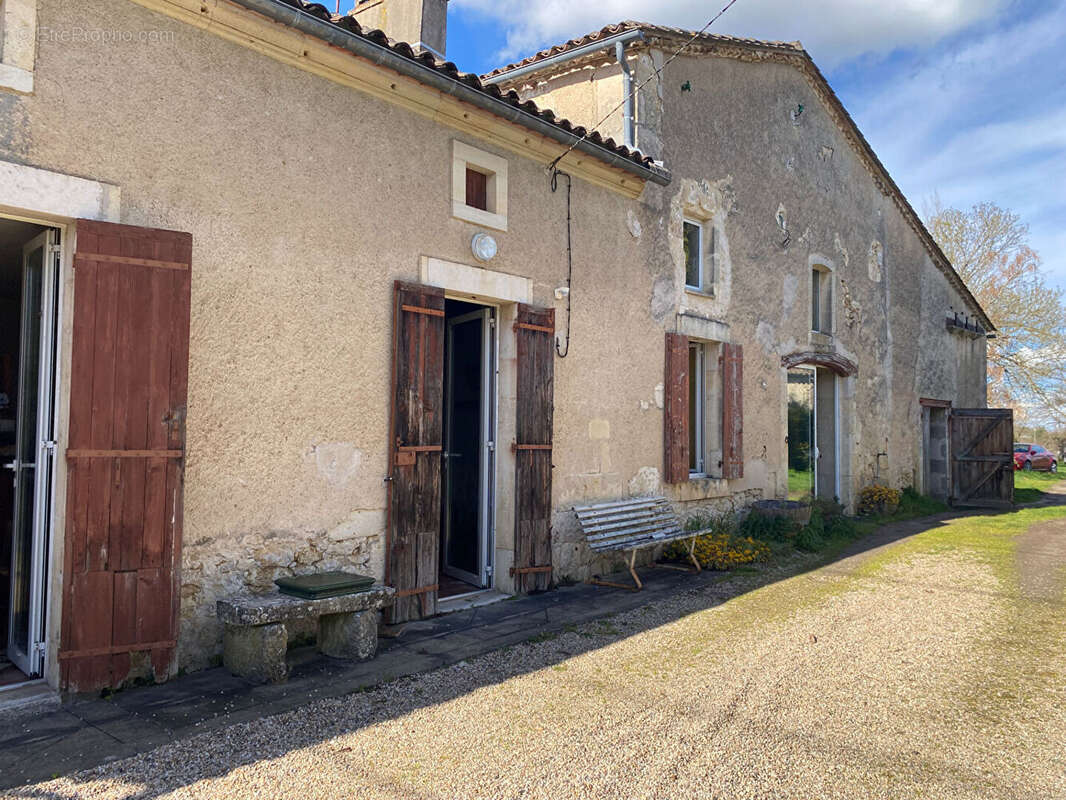 Maison à PUJOLS