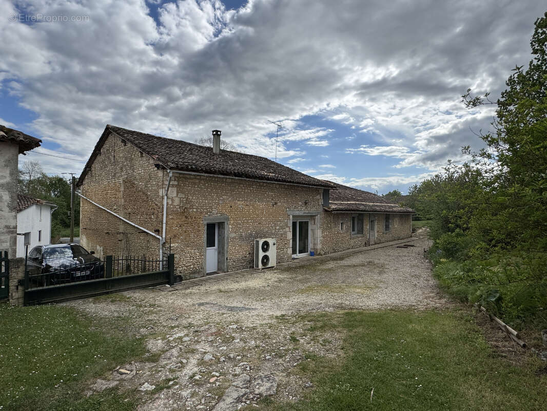 Maison à BAIGNES-SAINTE-RADEGONDE