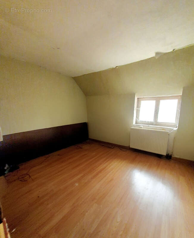 Maison à AULNOYE-AYMERIES