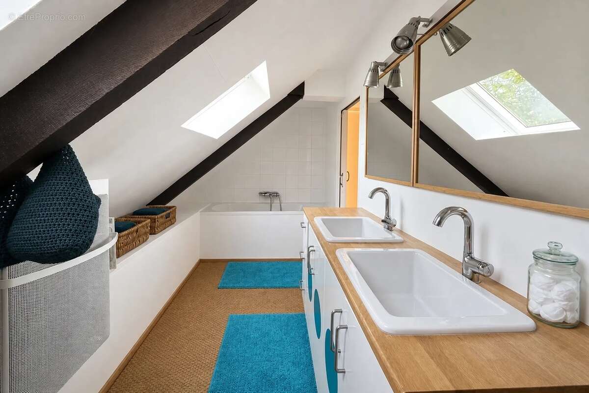 Maison familiale en pierres de caractère – 205 m² – 4 chambres – Jardin de 1 000 m² – Bréhan - photo 8
