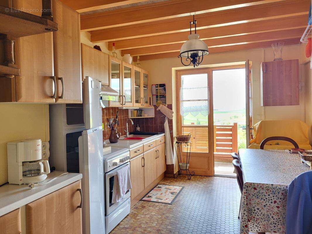 Maison à SAINT-YTHAIRE