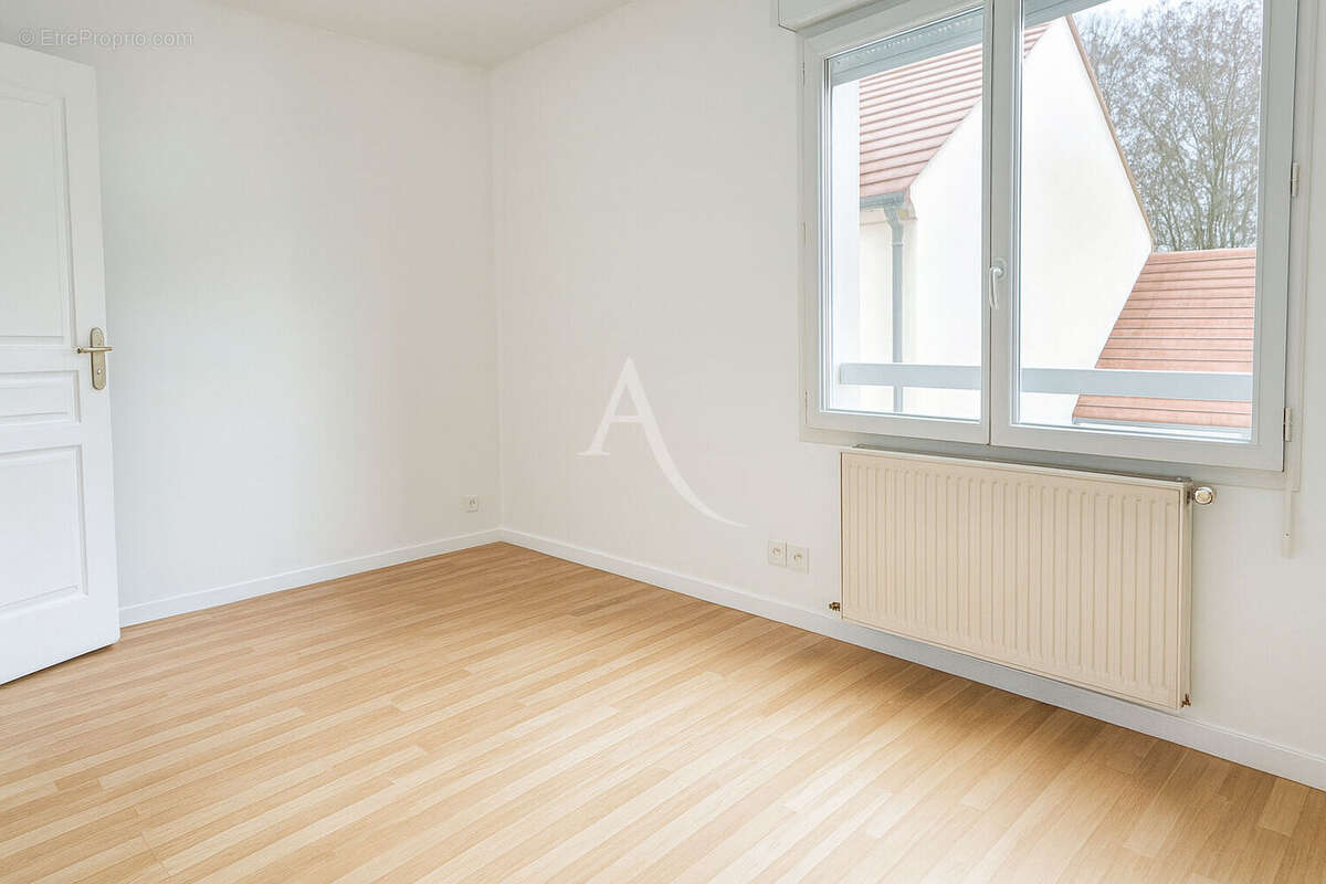 Maison à SAINT-THIBAULT-DES-VIGNES