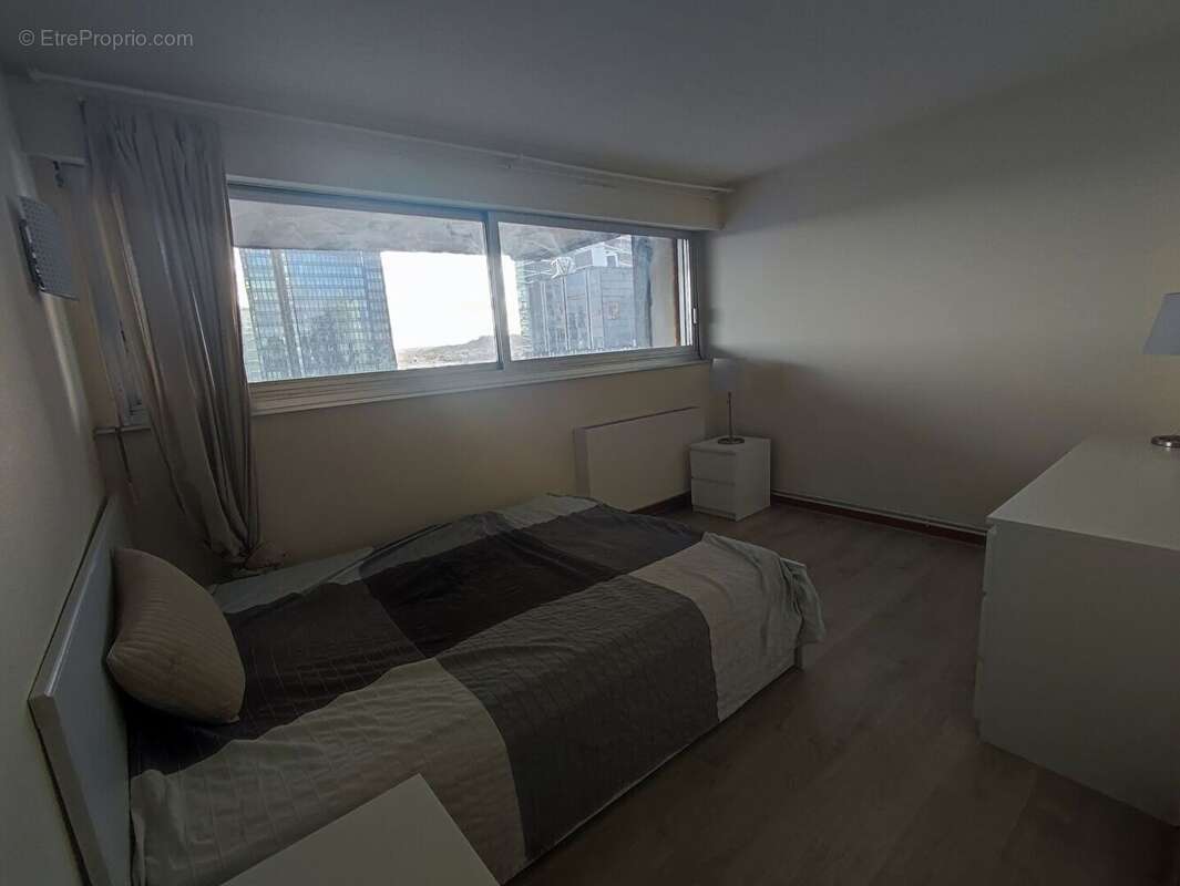 Appartement à COURBEVOIE