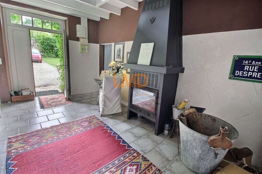 Maison de charme avec piscine et dépendances – 218 m² – (17400) - photo 10