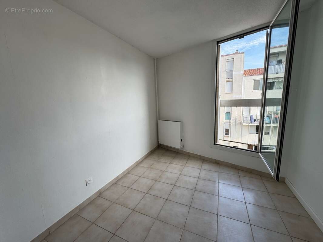 Bel appartement 5 pièces (3 chambres) avec terrasse, aperçu mer, cave et parking privé - photo 14