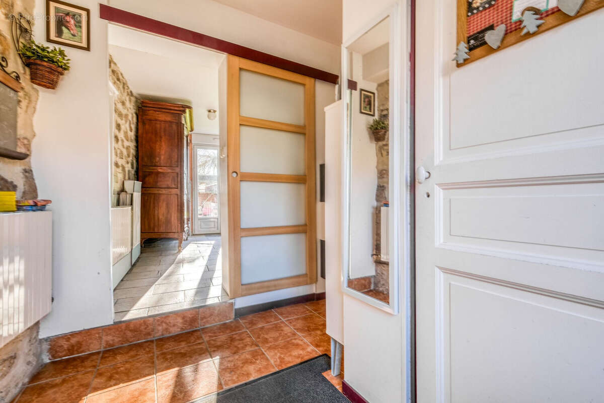 Maison à PEROY-LES-GOMBRIES