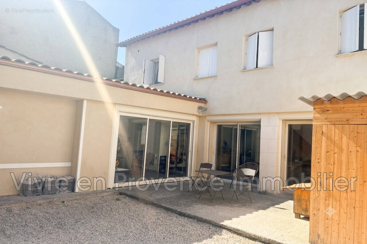 Maison à MORIERES-LES-AVIGNON