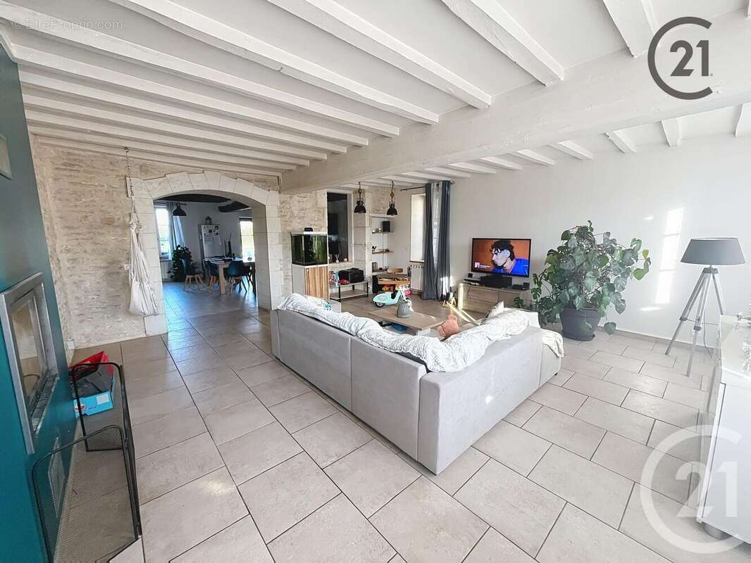 Maison à SAINT-CYR-LES-COLONS