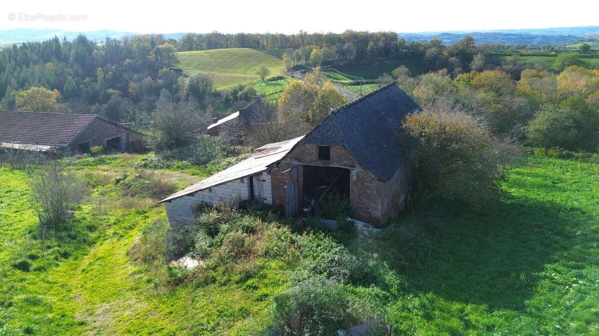 Corps de ferme de caractère avec + de 25 hectares + plusieurs dépendances - photo 5