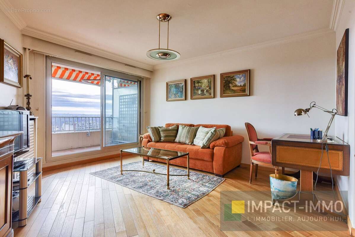 Appartement à COURBEVOIE