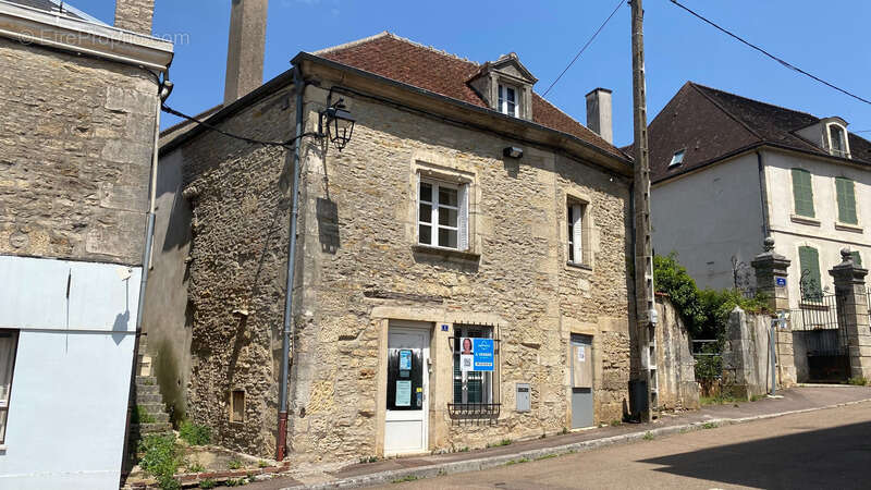 Commerce à L&#039;ISLE-SUR-SEREIN