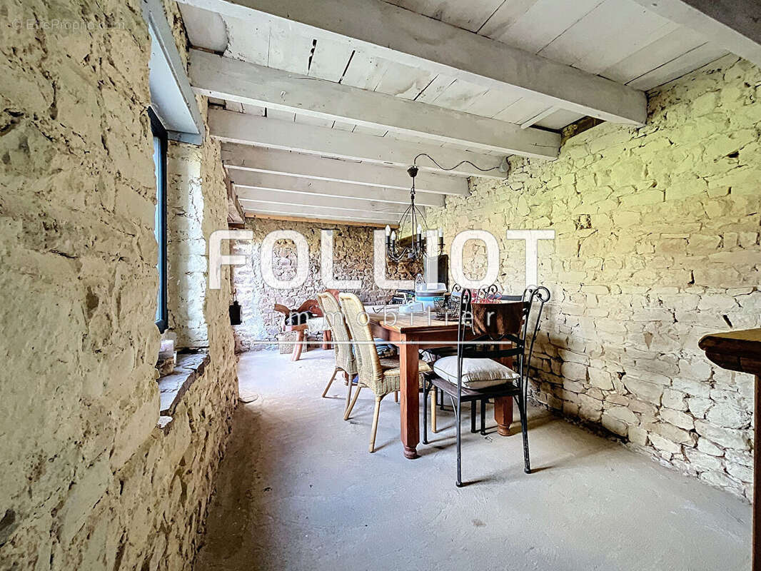 Maison à NOTRE-DAME-DE-CENILLY