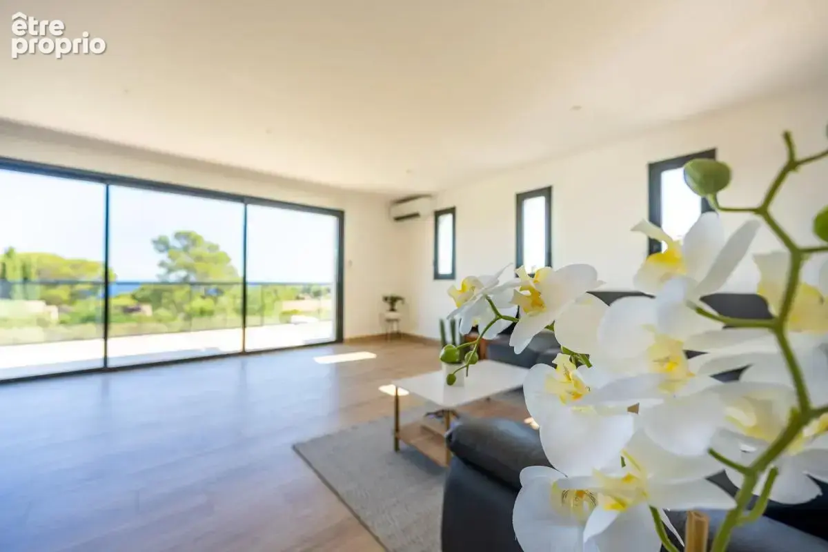 Villa 6 pièces de 177 m² à Saint-Aygulf - photo 5