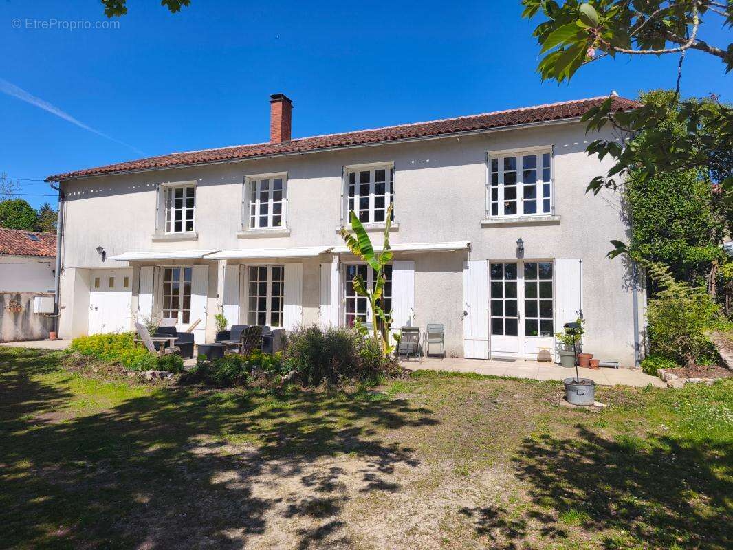 Maison à NANTEUIL-EN-VALLEE