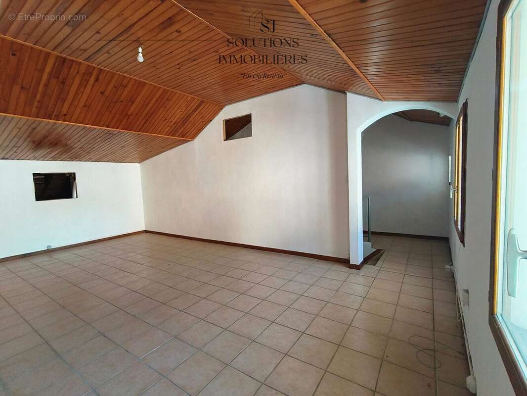 Maison à PONT-EVEQUE