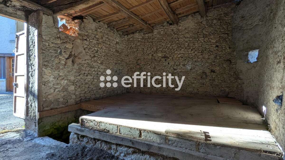 Maison à SAINT-REMY-SUR-DUROLLE