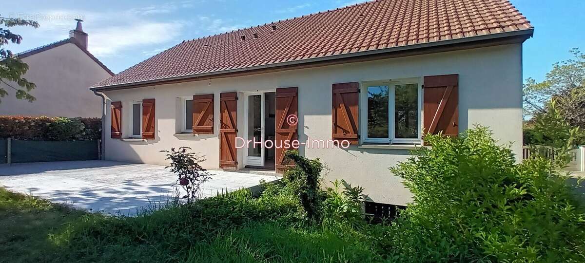 Maison à VILLAINES-LES-ROCHERS