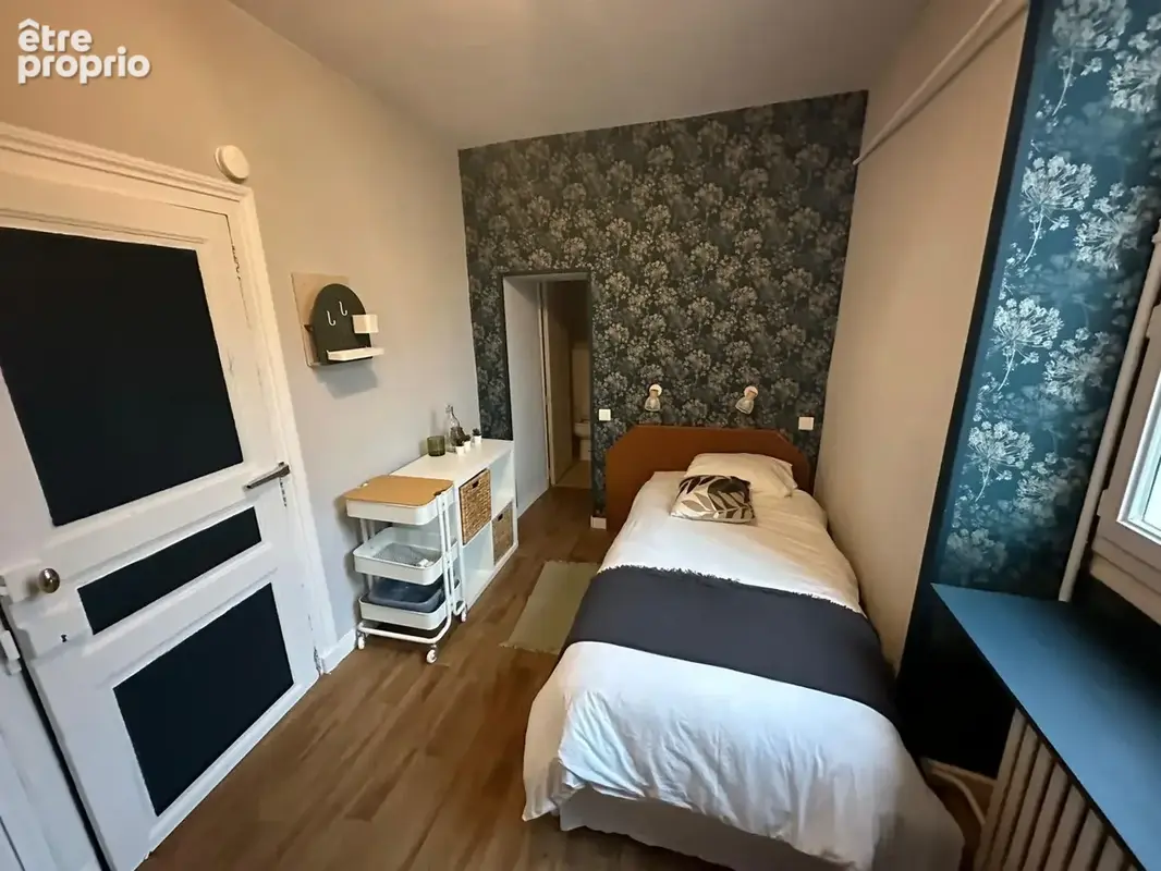 Ensemble immobillier comprenant ancien restaurant ( licence iv ), 7 chambres studio a louer - photo 12