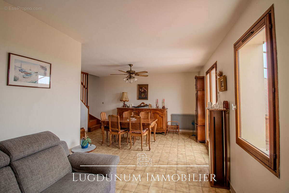 Maison Grigny Sur Rhone 5 pièce(s) 86 m2 avec beau Jardin - photo 5
