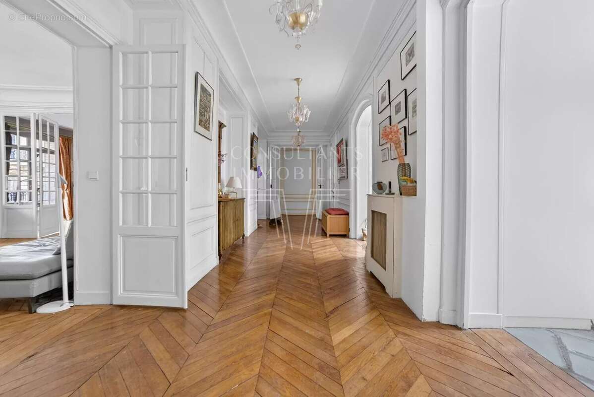 Appartement à PARIS-17E