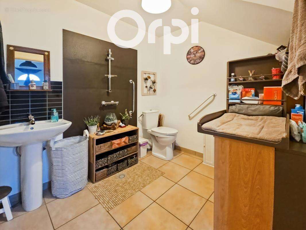 Maison à ESTREES-SAINT-DENIS